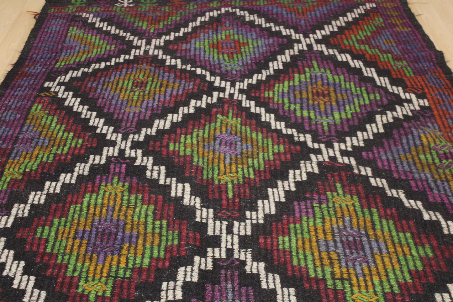 Handwoven Turkish Vintage Kilim (6'5" x 10'2")