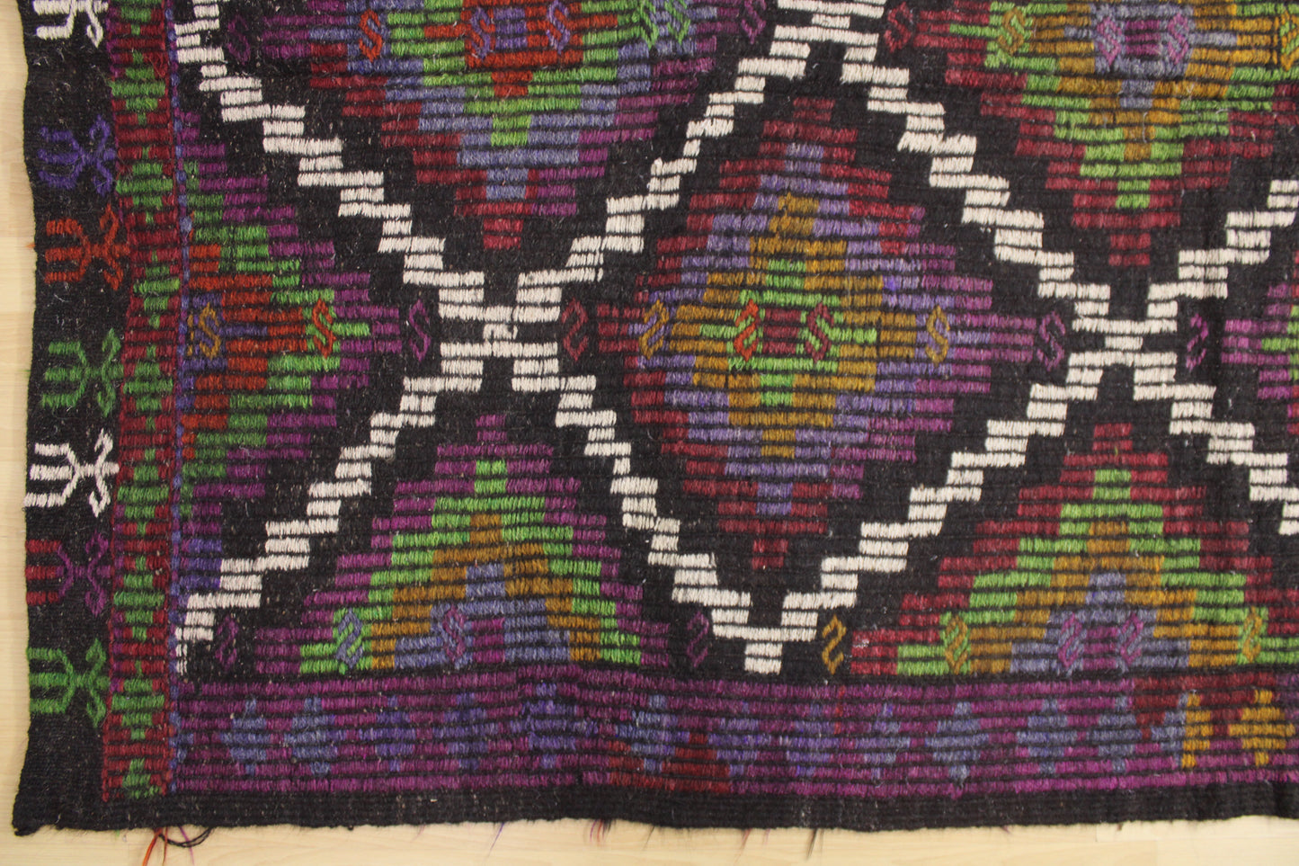 Handwoven Turkish Vintage Kilim (6'5" x 10'2")