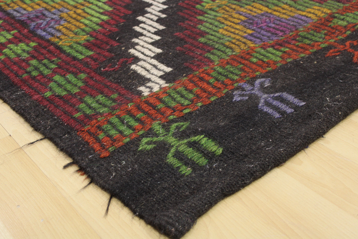 Handwoven Turkish Vintage Kilim (6'5" x 10'2")