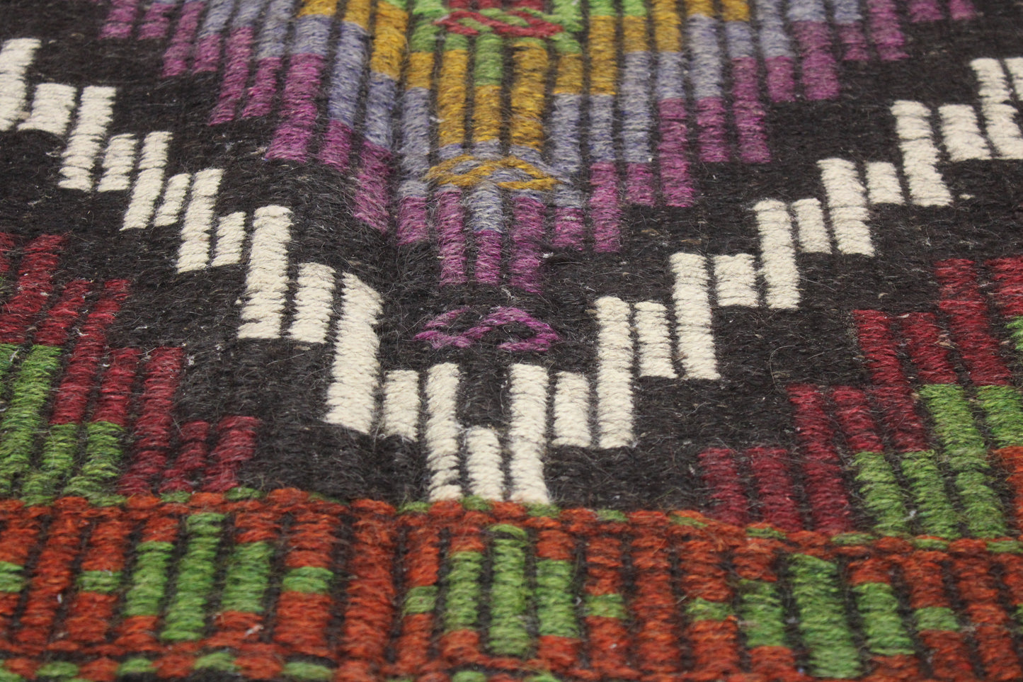 Handwoven Turkish Vintage Kilim (6'5" x 10'2")