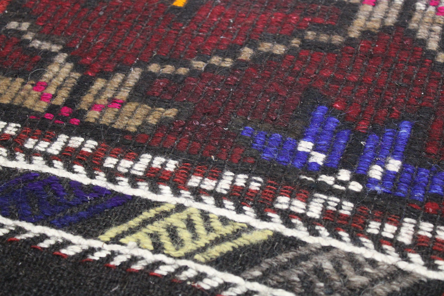 Handwoven Turkish Vintage Kilim (6'3" x 10'2")