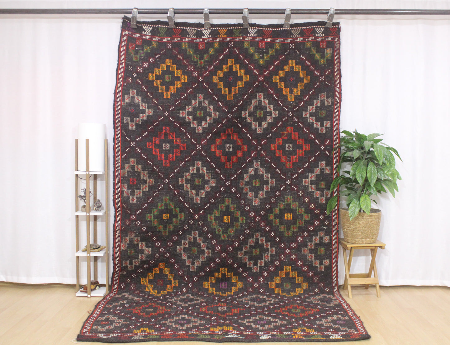 Handwoven Turkish Vintage Kilim (5'9" x 10'6")