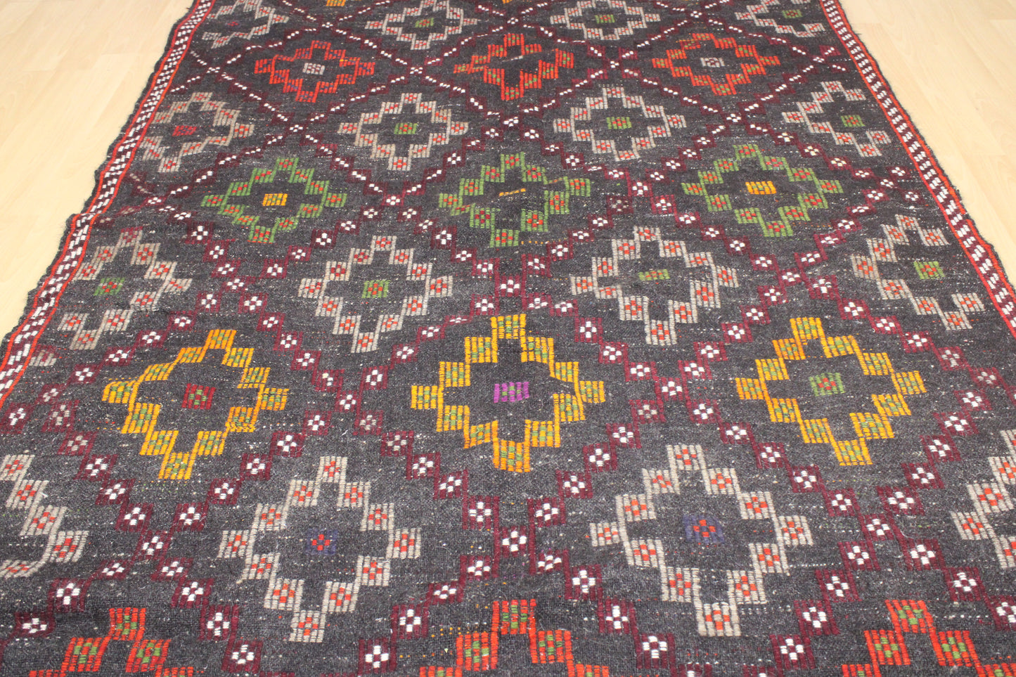 Handwoven Turkish Vintage Kilim (5'9" x 10'6")