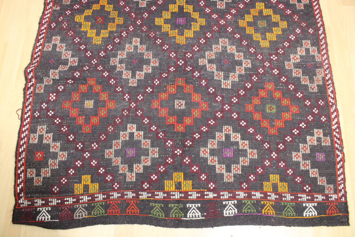 Handwoven Turkish Vintage Kilim (5'9" x 10'6")