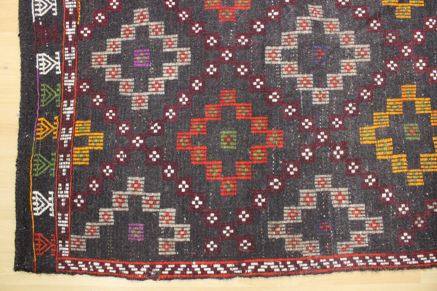 Handwoven Turkish Vintage Kilim (5'9" x 10'6")