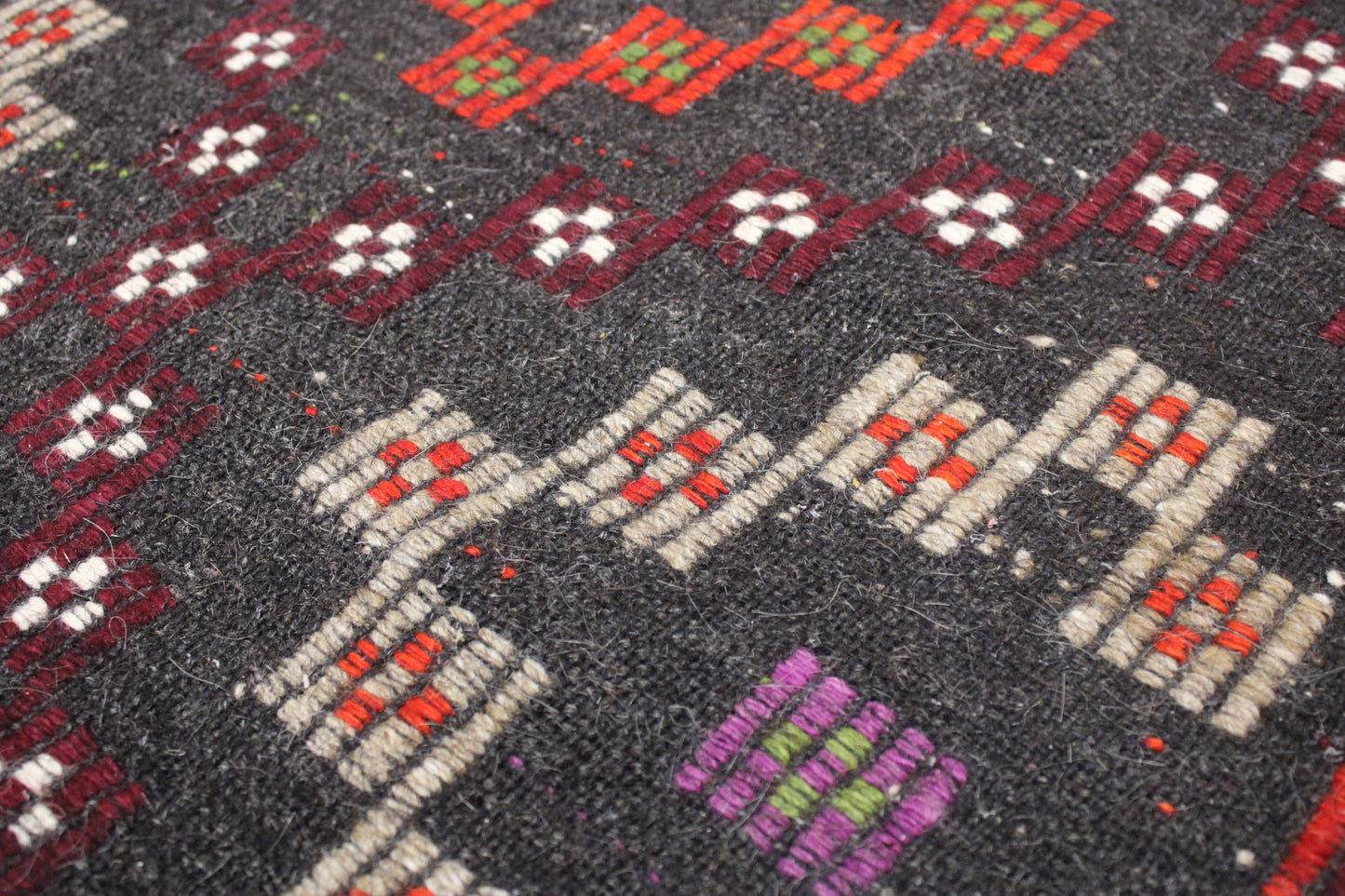 Handwoven Turkish Vintage Kilim (5'9" x 10'6")