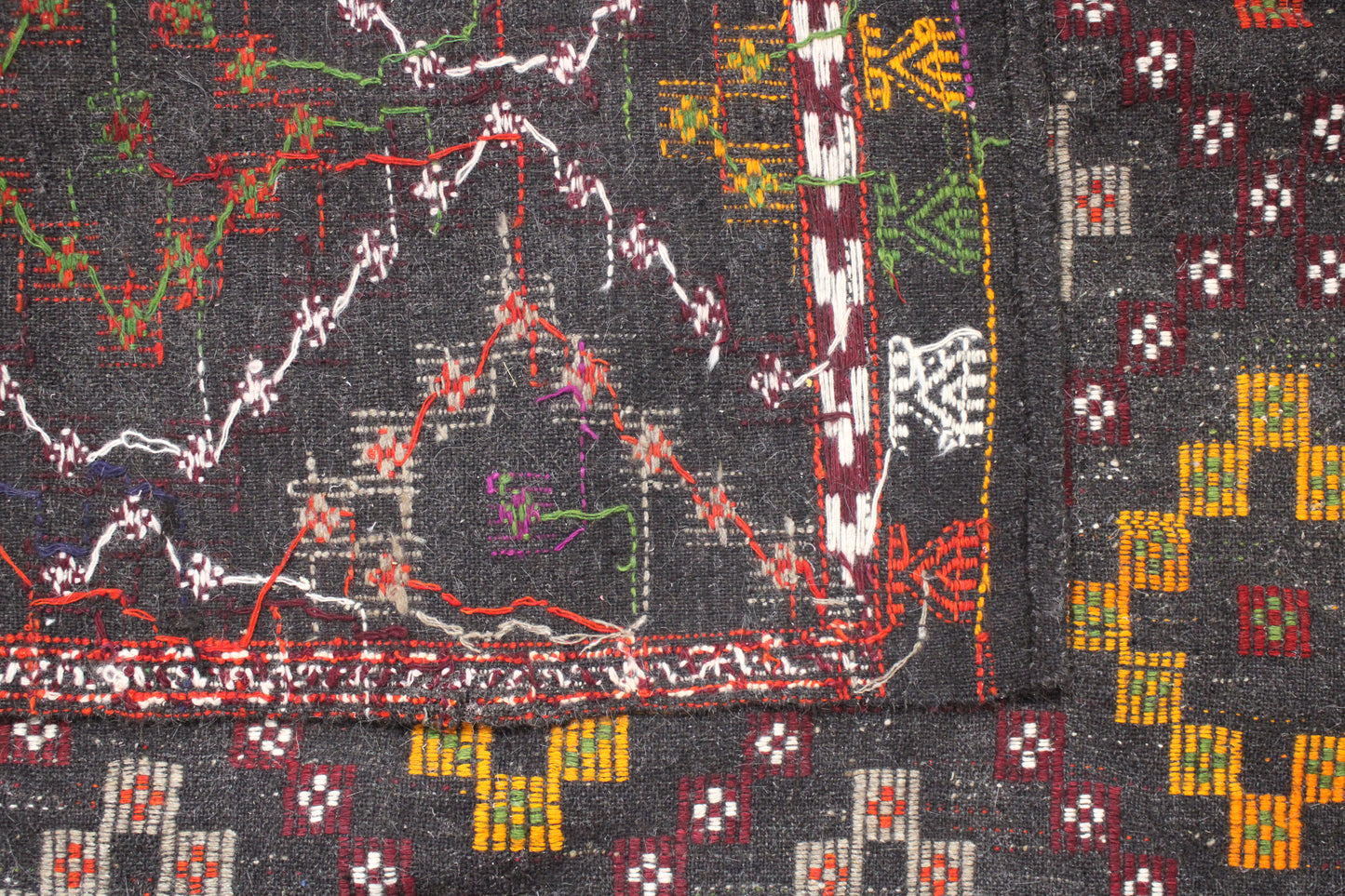 Handwoven Turkish Vintage Kilim (5'9" x 10'6")