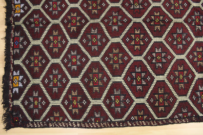 Handwoven Turkish Vintage Kilim (5'1" x 9'2")