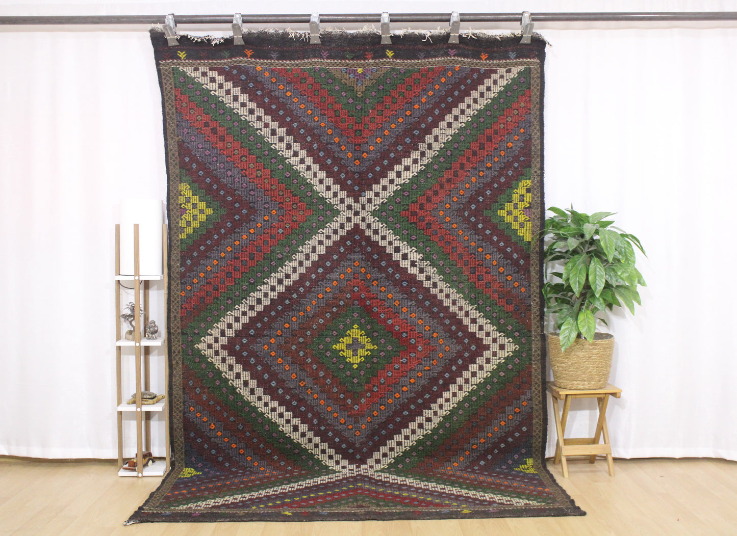 Handwoven Turkish Vintage Kilim (5'12" x 9'7")