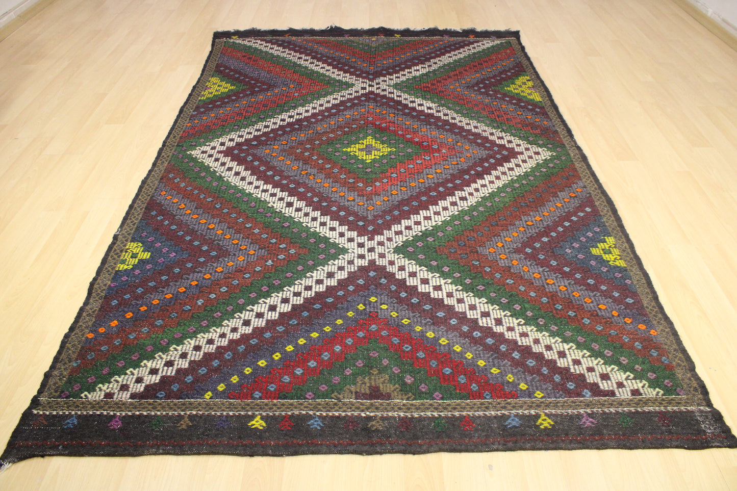 Handwoven Turkish Vintage Kilim (5'12" x 9'7")