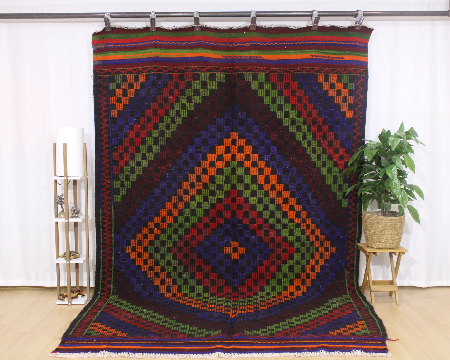 Handwoven Turkish Vintage Kilim (6'8" x 10'12")