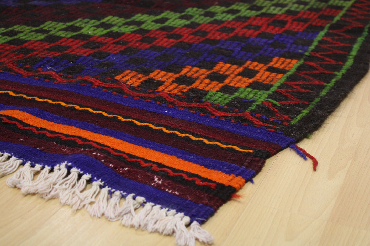 Handwoven Turkish Vintage Kilim (6'8" x 10'12")