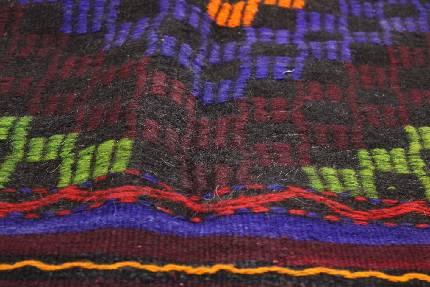 Handwoven Turkish Vintage Kilim (6'8" x 10'12")