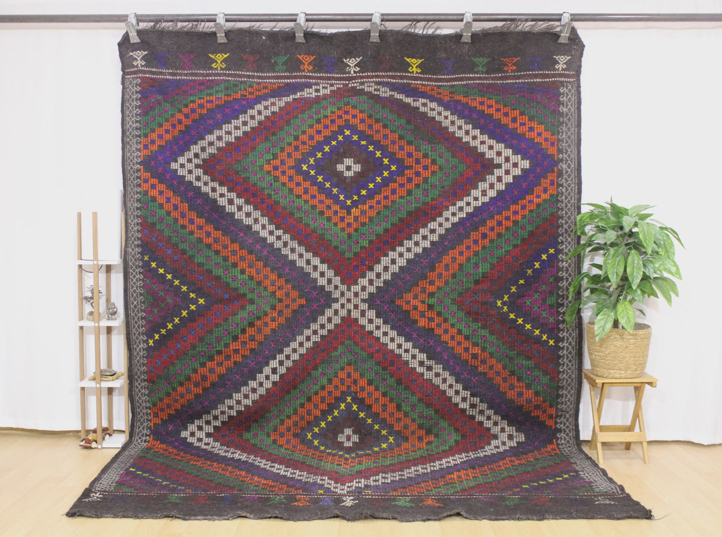 Handwoven Turkish Vintage Kilim (7'7" x 10'7")