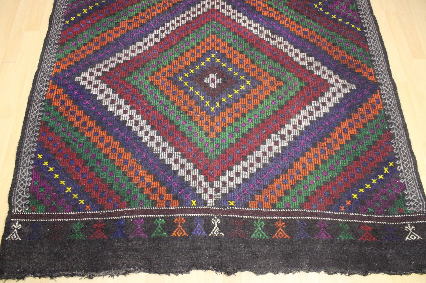 Handwoven Turkish Vintage Kilim (7'7" x 10'7")