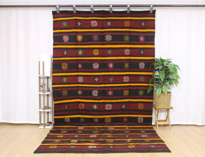 Handwoven Turkish Vintage Kilim (5'11" x 11'2")