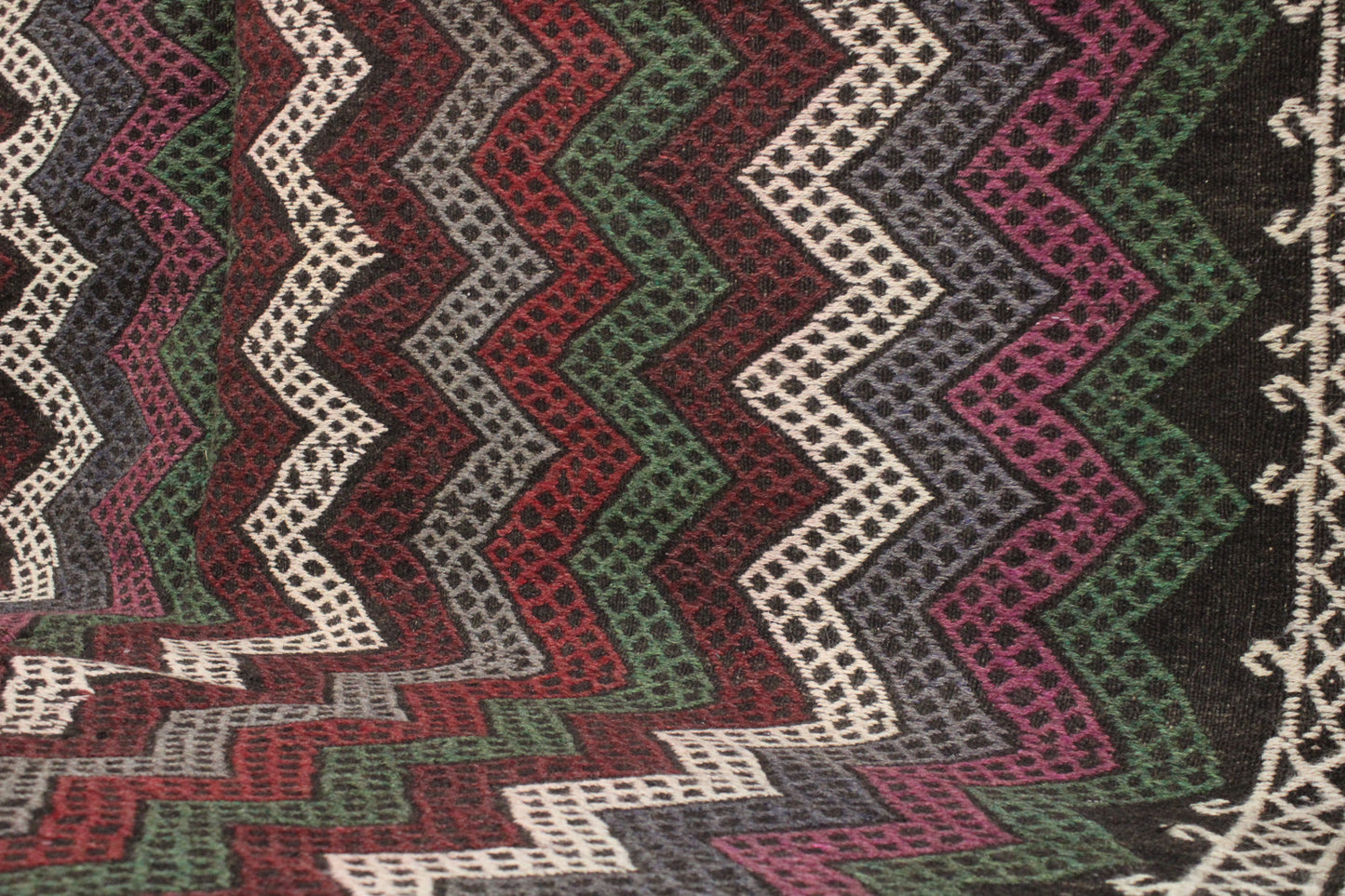 Handwoven Turkish Vintage Kilim (7'0" x 10'0")