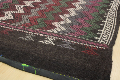 Handwoven Turkish Vintage Kilim (7'0" x 10'0")