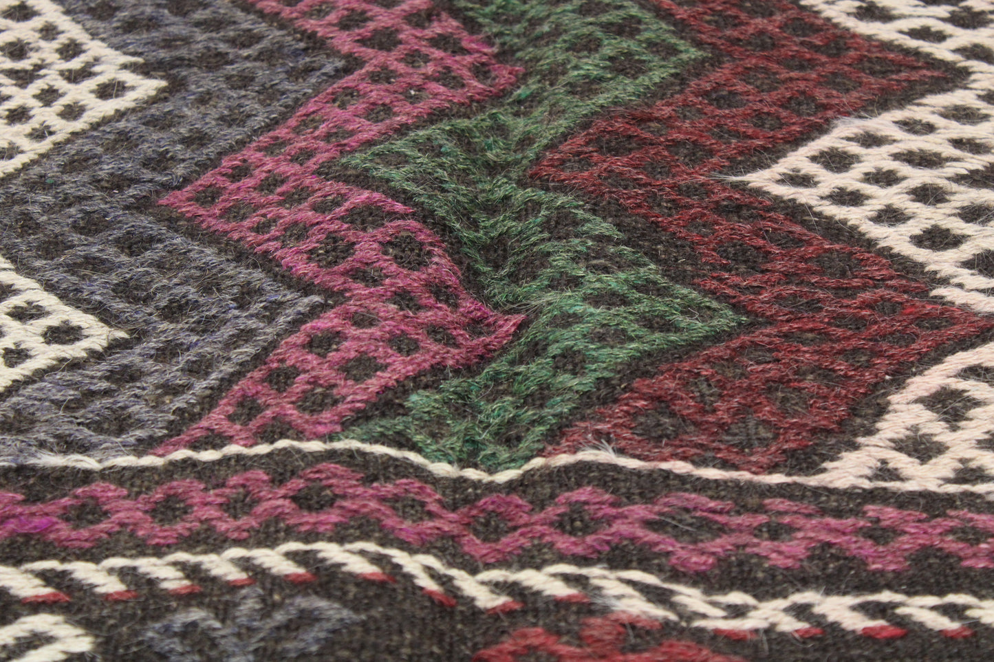 Handwoven Turkish Vintage Kilim (7'0" x 10'0")