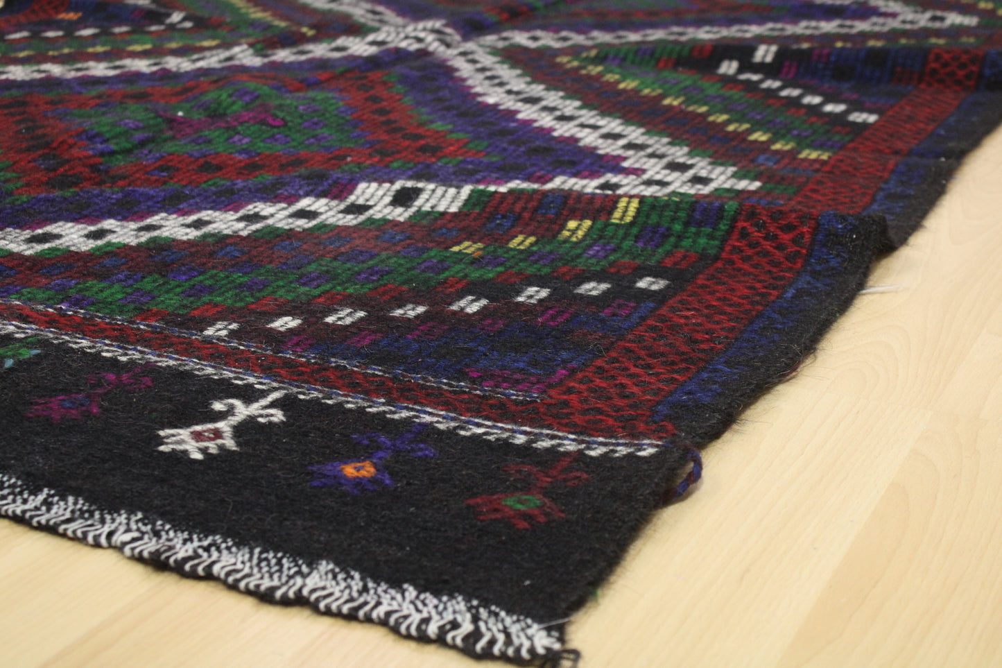 Handwoven Turkish Vintage Kilim (4'11" x 8'10")