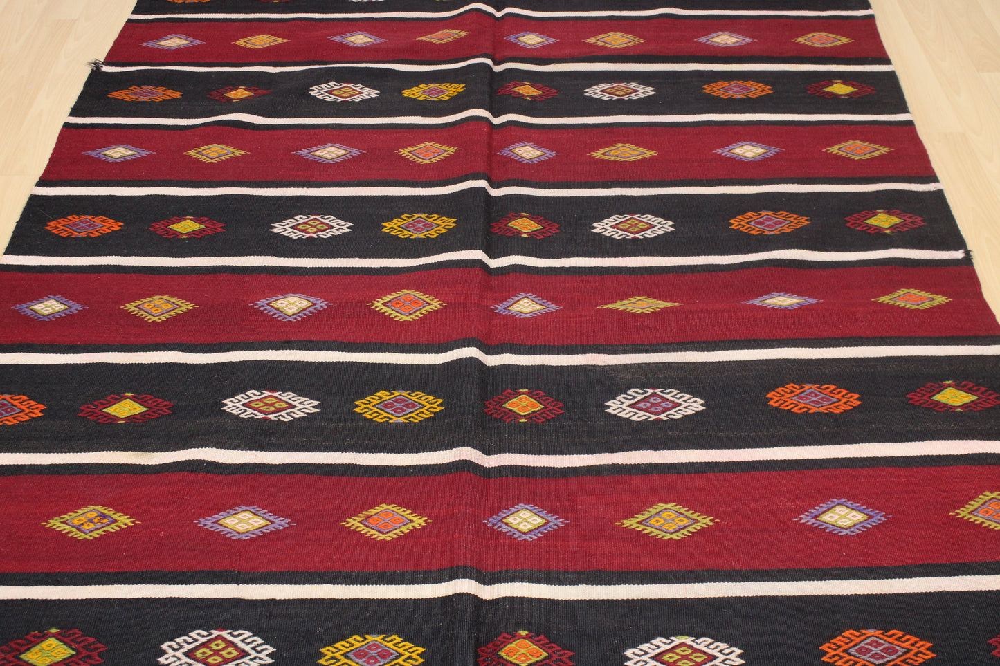 Handwoven Turkish Vintage Kilim (5'8" x 10'10")