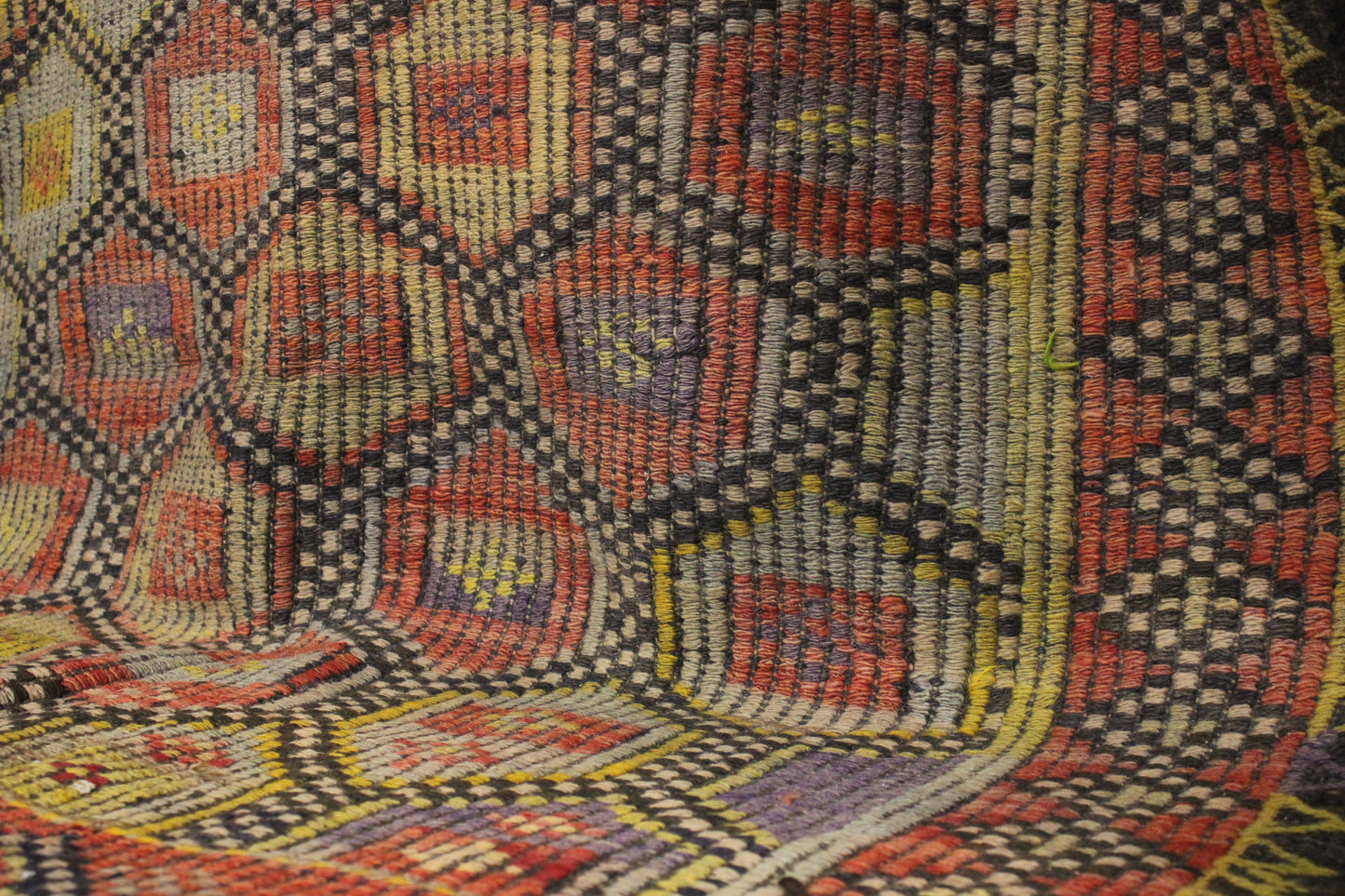 Handwoven Turkish Vintage Kilim (3'9" x 9'3")