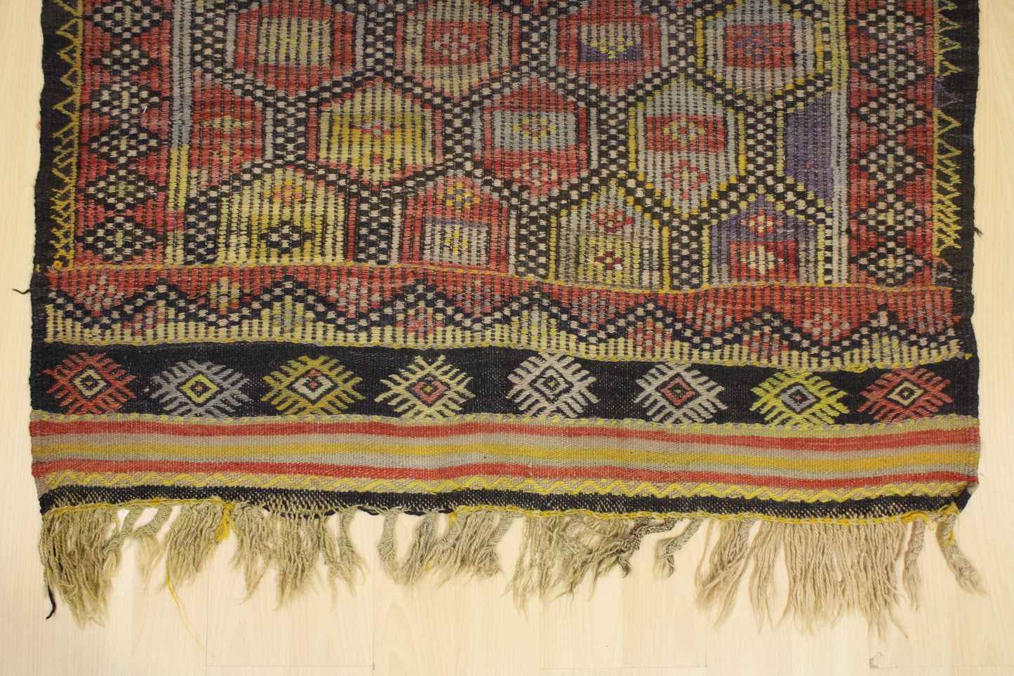 Handwoven Turkish Vintage Kilim (3'9" x 9'3")