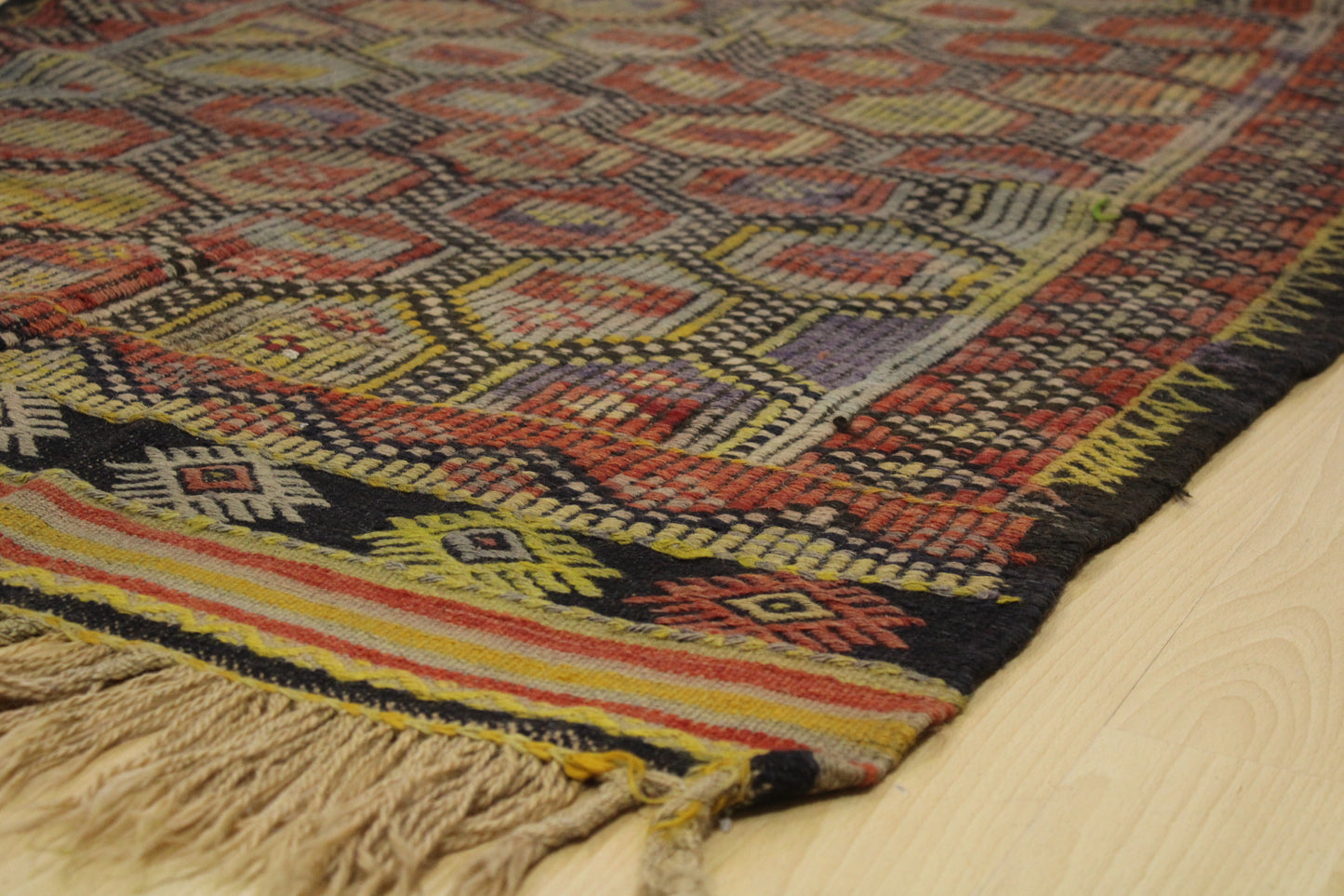 Handwoven Turkish Vintage Kilim (3'9" x 9'3")