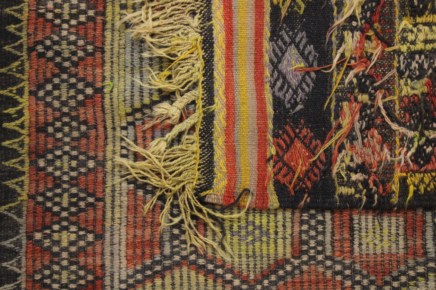 Handwoven Turkish Vintage Kilim (3'9" x 9'3")