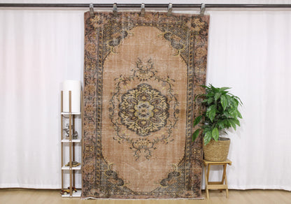 Hand-Knotted Vintage Turkish Rug (4'6" x 7'6")