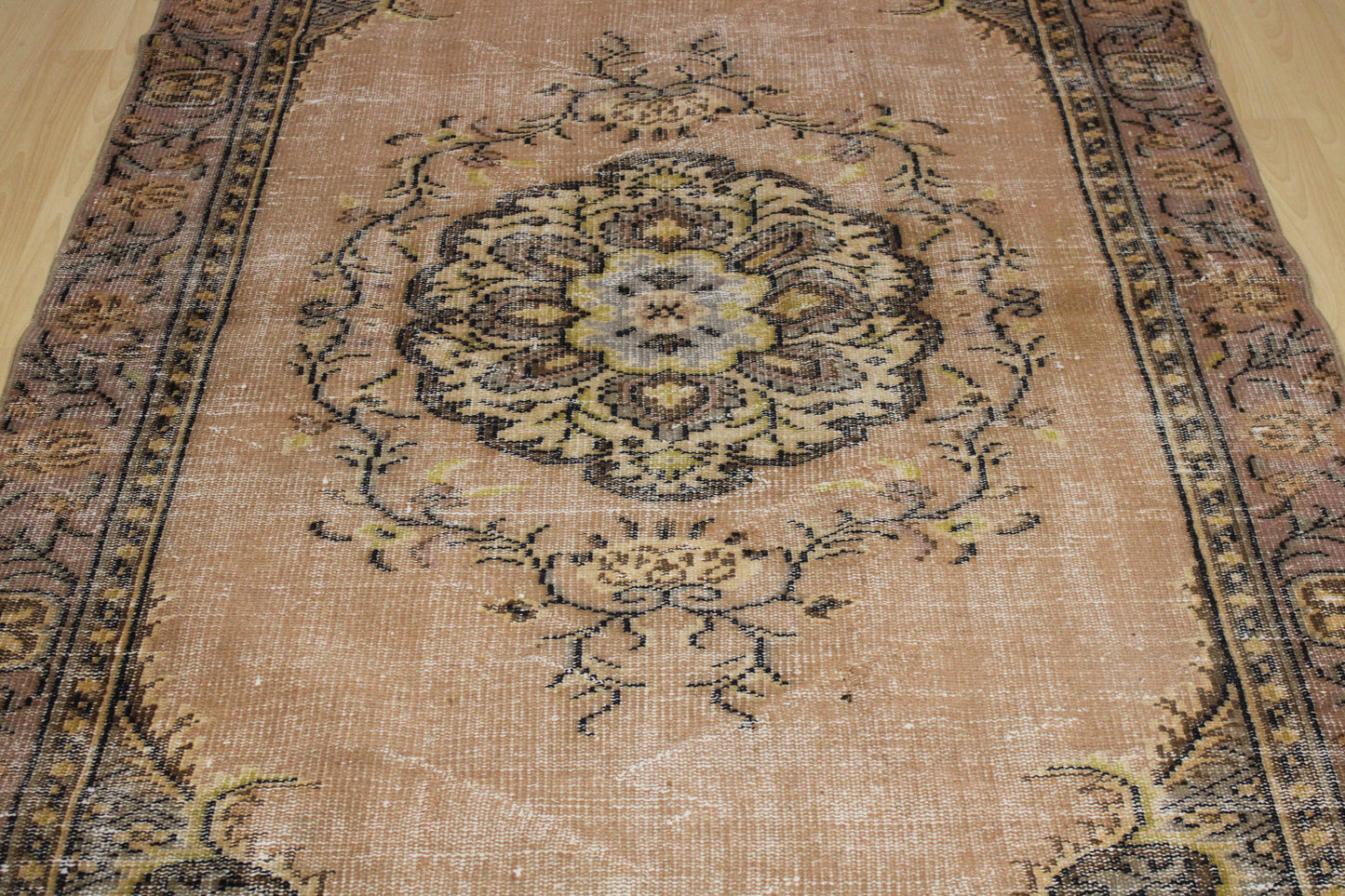 Hand-Knotted Vintage Turkish Rug (4'6" x 7'6")