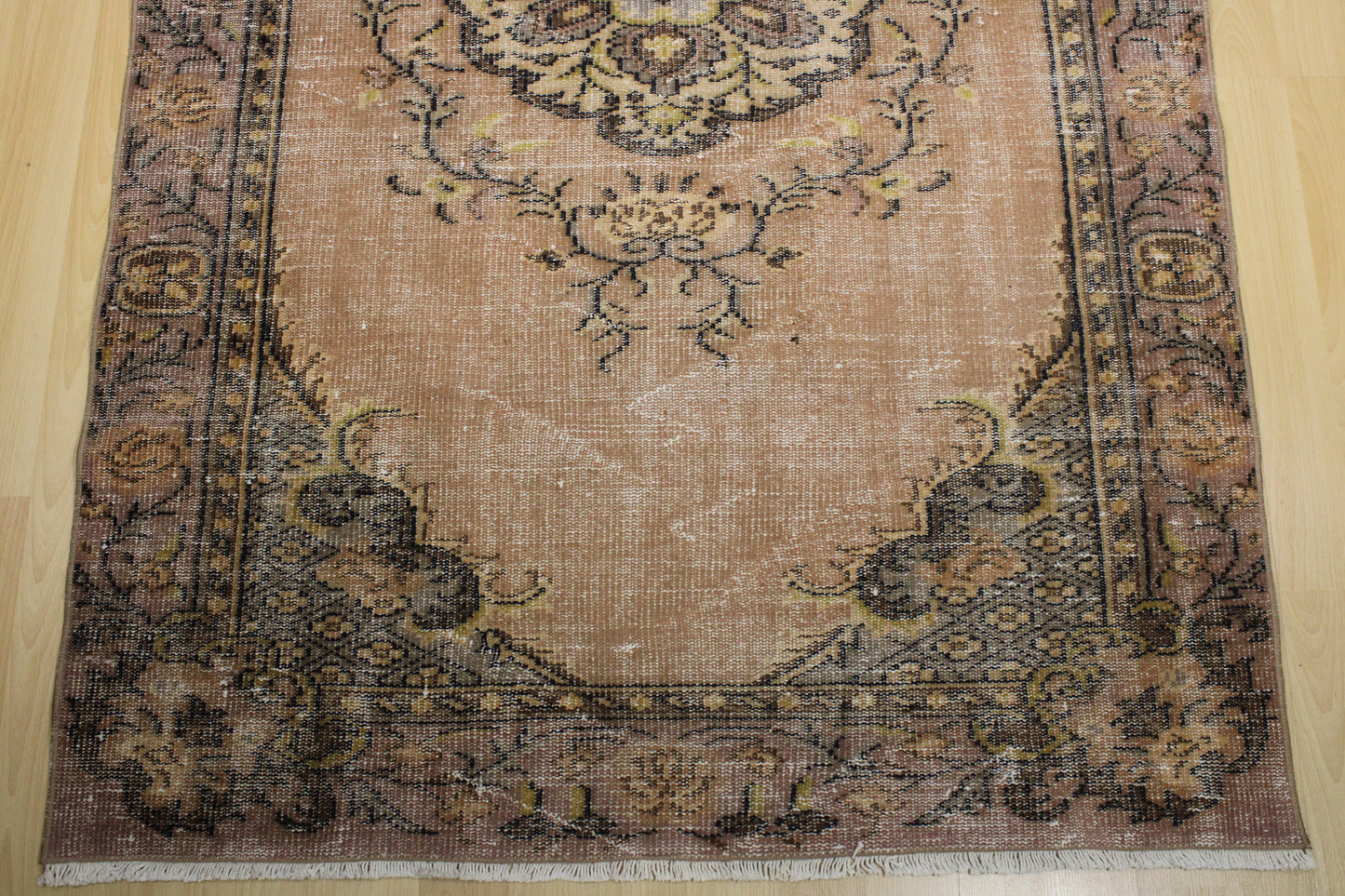 Hand-Knotted Vintage Turkish Rug (4'6" x 7'6")