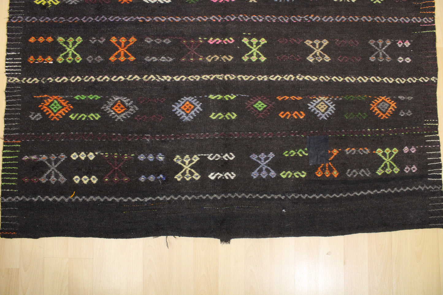 Handwoven Turkish Vintage Kilim (5'8" x 10'11")