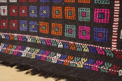 Handwoven Turkish Vintage Kilim (5'11" x 7'6")