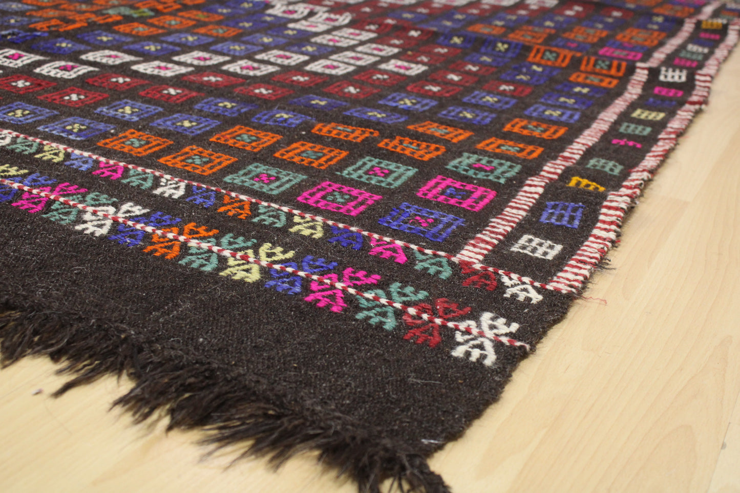 Handwoven Turkish Vintage Kilim (5'11" x 7'6")