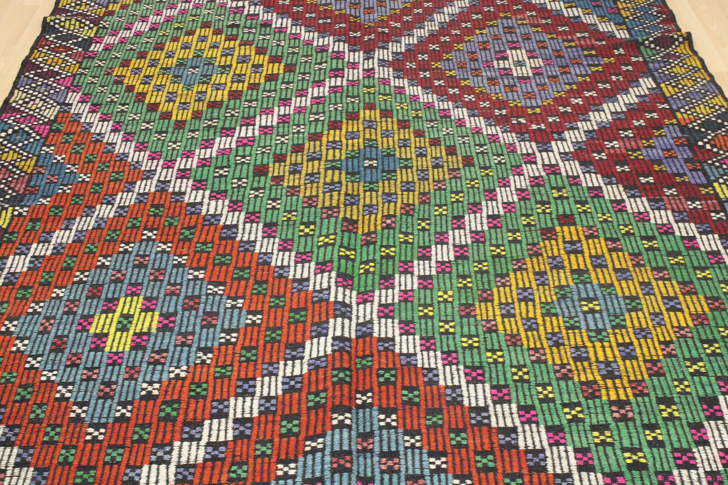 Handwoven Turkish Vintage Kilim (6'6" x 10'11")