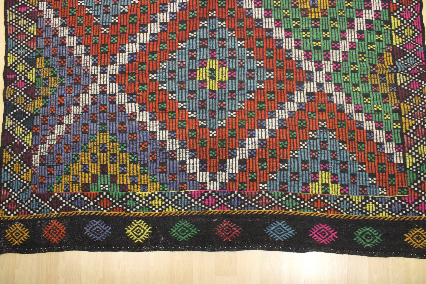 Handwoven Turkish Vintage Kilim (6'6" x 10'11")