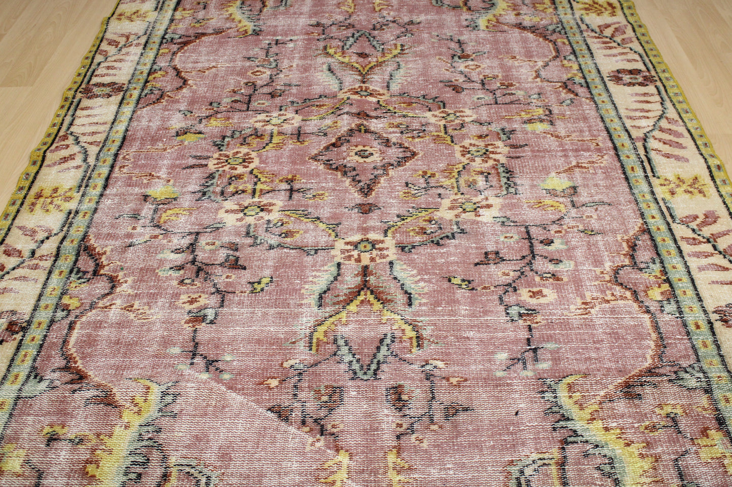 Hand-Knotted Vintage Turkish Rug (5'7" x 9'1")