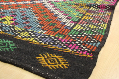 Handwoven Turkish Vintage Kilim (6'6" x 10'11")