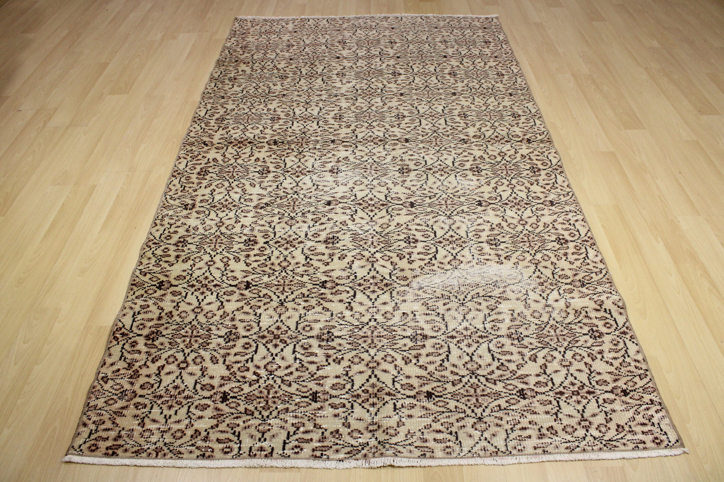 Hand-Knotted Vintage Turkish Rug (4'11" x 8'6")