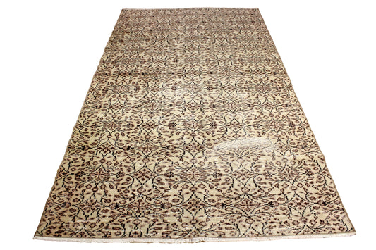 Hand-Knotted Vintage Turkish Rug (4'11" x 8'6")