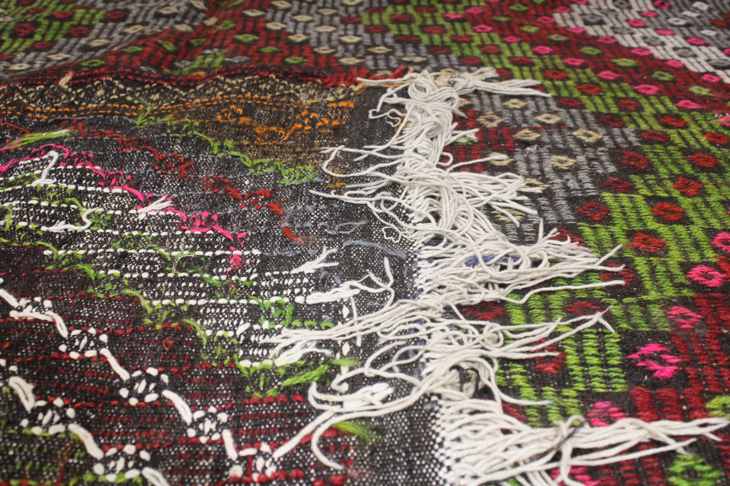 Handwoven Turkish Vintage Kilim (6'2" x 10'5")