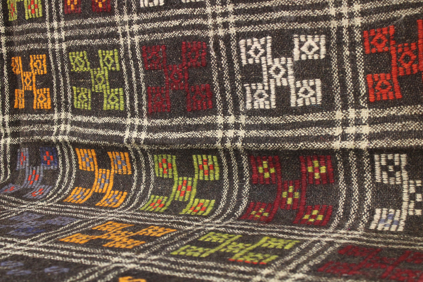 Handwoven Turkish Vintage Kilim (4'11" x 8'6")