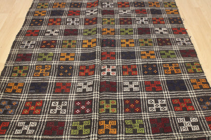 Handwoven Turkish Vintage Kilim (4'11" x 8'6")