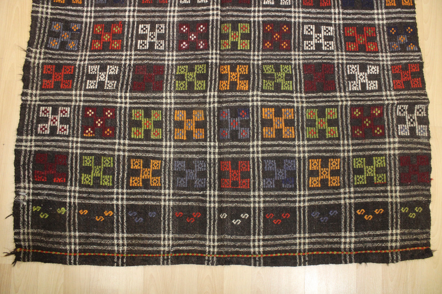 Handwoven Turkish Vintage Kilim (4'11" x 8'6")