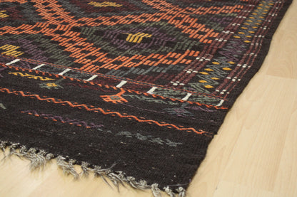 Handwoven Turkish Vintage Kilim (6'9" x 9'7")