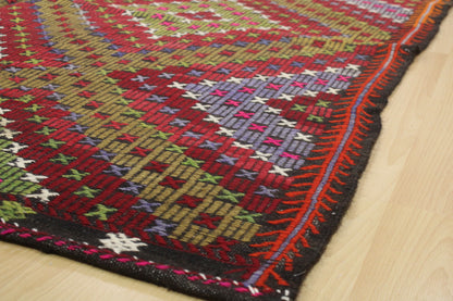 Handwoven Turkish Vintage Kilim (5'11" x 10'10")