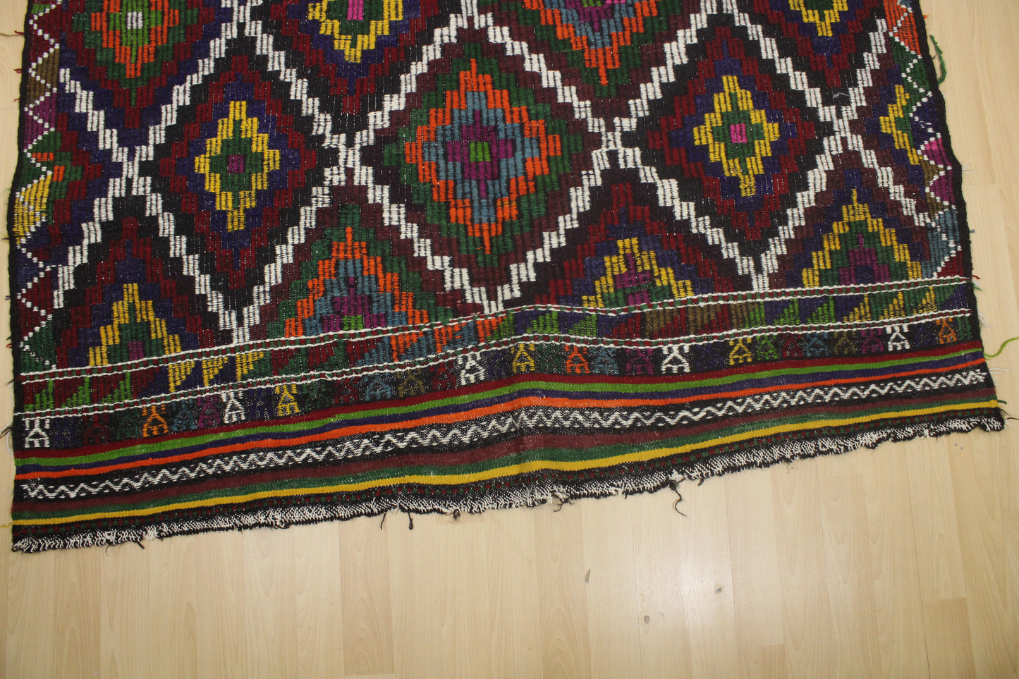 Handwoven Turkish Vintage Kilim (6'7" x 9'3")