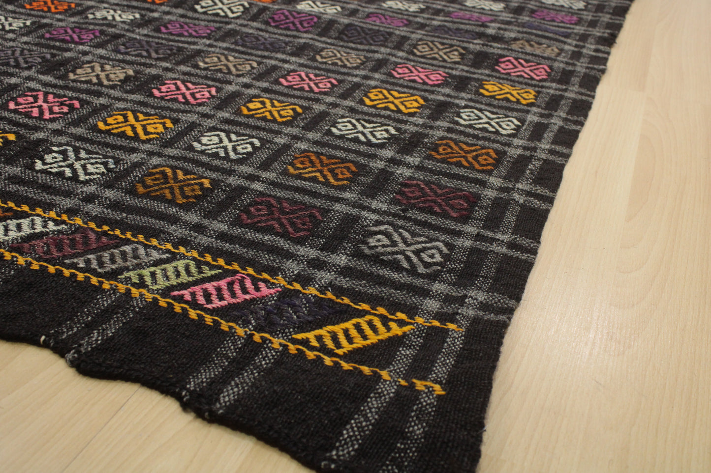 Handwoven Turkish Vintage Kilim (6'7" x 10'9")