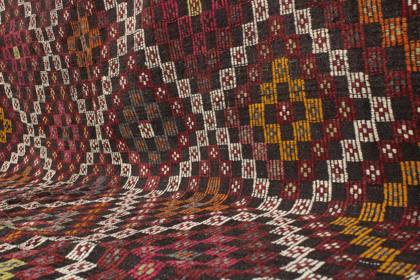 Handwoven Turkish Vintage Kilim (6'4" x 10'6")